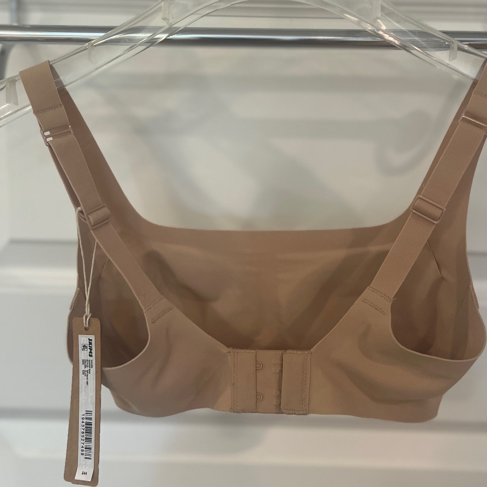Skims SCOOP BRALETTE
SzXXS
- Latte - Picture 4 of 9
